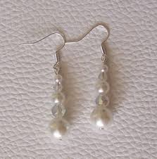 Les boucles d'oreilles déclaration parfaite, ajoutera glamour et une fusée vintage à n'importe quel look nuptiale avec un designer artisanal unique. Boucles D Oreille Pour Mariage Ou Soiree De Coloris Ivoire Avec Perles Un Grand Marche