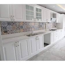 Mutfak tasarımınıza ilham verecek tezgah arası seramik ve fayans modelleri arasında gerçek mutfakların fotoğraflarında gezin. Tezgah Arasi Fayanslar 6 Ev Dekorasyonu