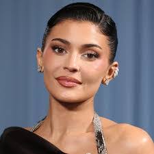 Kylie Close's Instagram, Twitter & Facebook