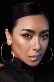 Ngấp nghé 40, “người tình” Lý Hùng vẫn đầy gợi cảm