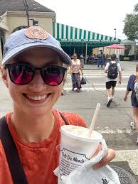 Emmi from USA visiting today old town Porvoo add she like to have coffee  with me ☕️🏘️🏡🏠