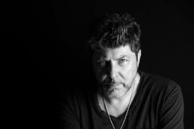 L'artista lottava da un anno contro una grave malattia. 7ngtz5wtef4kzm