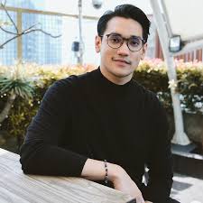 Dan, korang kena faham, yang aku menang adalah kanta cermin mata.bingkainya, aku tetap kena beli. Gaya Lelaki Yang Dahulunya Diperlekehkan Namun Menjadi Trend Pemuda Masa Kini Buzzkini