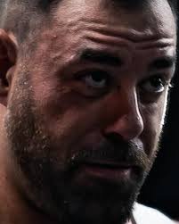 Marcus doing his best to help me distract people from looking at what my  face looks like 📸 @marcuschanmedia 💪