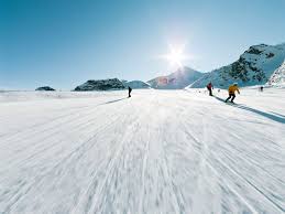 Die «freie ferienrepublik» saas fee rühmt sich, winterträume wahr zu machen. Saas Fee Dritte Runde Fur Saisonkarte Via Crowdfunding Skigebiete Test Magazin