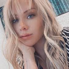 Erin Hott's Instagram, Twitter & Facebook