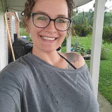 Laura Schnarr's Instagram, Twitter & Facebook