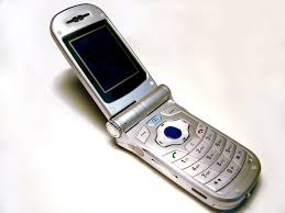 Jadi, handsfree ini memang didesain untuk dipakai dengan durasi yang cukup panjang, karena tidak sakit di telinga. 7 Rekomendasi Handphone Flip Buat Kamu Yang Anti Mainstream