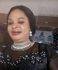 Hi everyone. Let's meet at 20.00 instead of 21.00 as sis Nerisa Mnemba  started live yavo earlier varikuenda kubasa,so once she is done we come and  support our Diamondlady. Let's show her