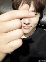 Kim Myungsoo Weibo Update Doing A Finger Heart Myungsoo Kim Myung Soo Korean Star