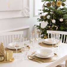 1001 Ideen Fur Weihnachtstischdeko Als Erganzung Der Frohlichen Stimmung Weihnachtstischdeko Tisch Dekorieren Tischdekoration Weihnachten