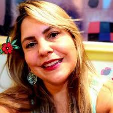 Desiree Mello's Instagram, Twitter & Facebook