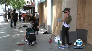 Santa Monica Looting Over 400 Arrested Businesses Damaged As Vandals Set Fires Near George Floyd Protest Abc7 Los Angeles