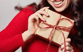 Offrez à la femme qui vous a mis au monde un cadeau exceptionnel en faisant personnaliser votre surprise de noel. Les 10 Meilleurs Cadeaux De Noel Pour Les Femmes Le Parisien