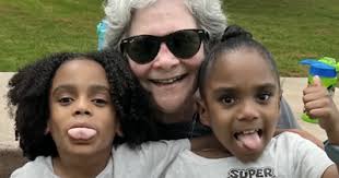 After Breaking Down Their Camp in Just 10 Minutes, Family Hikes 37 Miles to  Escape Wildfire