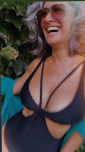 Carla Conte se adelantó al verano y posó con el traje de baño que será  tendencia esta temporada