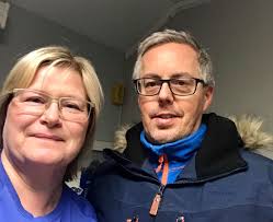 Årsmøtet i Sørreisa SV valgte i kveld Bente Bråthen som ny leder i  lokallaget. Som nytt medlem av styret kom Roger Henriksen inn. Den nye  lederen fikk blomster overrakt fra sekretær Hanne-Marie