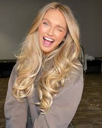 394 2 Xil Moy Aresei 2 936 Sxolia Romee Strijd Romeestrijd Sto Instagram Vegas Vibes Long Blonde Hair Blonde Hair Looks Hair Styles