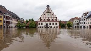 Gewässerkundlicher monatsbericht mit vorläufiger auswertung des hochwassers juni 2013. Gummistiefel Und Hochdruckreiniger Mitteldeutschland Hilft Nach Hochwasser Mdr Jump