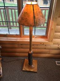 The metal pine cones and branches are so well defined that it is hard to tell that they are not real. Rustic Cabin Floor Lamp Oak Log Cabin Country Living Lodge Decor Free Shipping Ebay Rustic Floor Lamps Floor Lamp Canada Lodge Decor