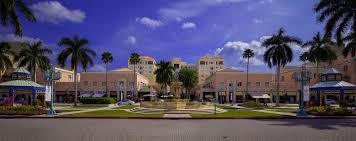 The development is spread out along plaza real, the main thoroughfare. Mizner Park