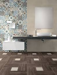 Bad Fliesen Ideen Bodenfliesen Holzoptik Wand Mosaik Muster Inside Bad Fliesen Ideen Bad Fliesen Bad Ideen Mosaik