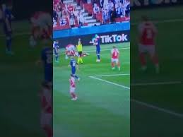 El volante del inter de milán estaba jugando hacia el final del primer tiempo y se desvaneció sin intervención de terceros. Gvnzfwrzjj5uqm