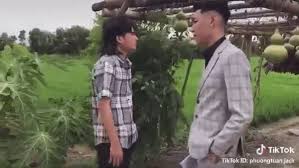 Họ của bố và con khác hẳn nhau. Eccsmu5y9xiaum