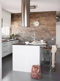 Son fáciles de mantener, son muy resistentes y los hay de tantos tipos, que seguro que encuentras el perfecto. Piedra En Paredes Decoracion De Interiores Y Exteriores Estiloydeco Decoracion De Cocina Moderna Islas De Cocina Decoracion De Cocina