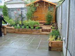 An alfresco dining area, a sociable lounge, and a if you have a small patio and a bohemian proclivity, this design is for you. Decoration In Patio Design Ideas For Small Gardens Garden Patio Design Ideas As Patio Ideas Kleine Hinterhofgarten Design Kleiner Garten Kleine Terrasse Design