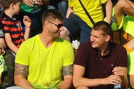 You have a roller and a offensive juggernaut like nikola jokic. Jokicevom Bratu Preti Dugogodisnja Robija Nikola Dao Prvu Izjavu Od Skandala Ali Ga Nije Pominjao Telegraf Rs