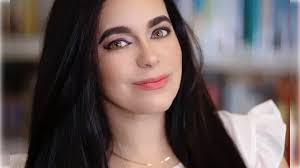 Dania Ferro's Instagram, Twitter & Facebook