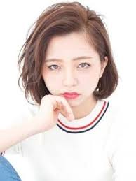 前下りショートボブ丸顔さんに人気の前髪なしの小顔髪型10選 ショートヘア ショートボブ 髪型総合情報 b cafe 小顔 髪型 丸顔 ヘアスタイル ショートボブ 丸顔