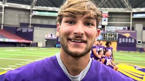 UNI LS Dominic Sisneros