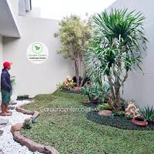 Dengan adanya taman pada lingkungan sekitar akan menambah keindahan, kesegaran dan keelokan lingkungan kita. Taman Minimalis Halaman Rumah 40 Gambar Penjelasan