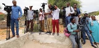 It is bordered by ethiopia to the west, djibouti to the northwest, the gulf of aden to the north, the indian ocean to the east, and kenya to the southwest. Somalia Menschenrechte Aktuelle Entwicklungen Aktionen