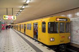 Rome2rio ist eine suchmaschine für reiseinformationen und buchungen von tür zu tür, die dir dabei hilft, von jedem standort auf der welt aus überall hin zu kommen. Datei U9 Im U Bahnhof Zoologischer Garten Jpg Wikipedia