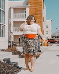 The Sun Is Shining And There S A New Video On My Youtube Channel Omg In Love With This Secondhand Outfit From Full Figure Fashion Shopping Outfit Outfits