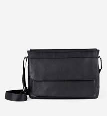 Codes promo, ventes flash, livraison offerte, trouvez le produit de vos rêves à prix réduit ! Sacs Homme Galeries Lafayette Galeries Lafayette