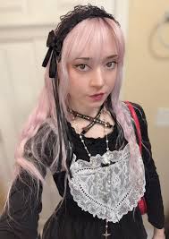 Boyfriend in jail trading pictures for noodles