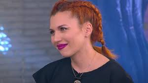 Τους μήνες οκτώβρη & νοέμβρη ο κύκλος της τρίχας ολοκληρώνεται και τα μαλλιά ανανεώνονται. H Penny Mpaltatzh Me Pio Konta Mallia Apo Pote Celebrities Eidhseis Yupiii Gr