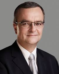Na tomto snímku je ovšem vidět schopnost naslouchání, vnímání. Miroslav Kalousek Alchetron The Free Social Encyclopedia