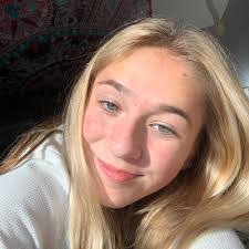 Nell Gill's Instagram, Twitter & Facebook