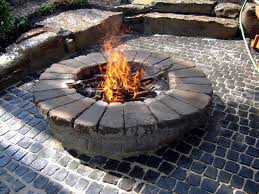 Cinder blocks make for a good base for fire pits, especially if they are stacked one on top of the other. How To Build A Round Stone Fire Pit How Tos Diy