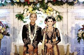 Para calon pengantin berhijab seringkali bingung tentang make up dan pakaian yang dikenakan. 6 Gaya Makeup Pernikahan Yang Banyak Diterapkan Di Indonesia Mulai Tradisional Sampai Modern Semua Ada