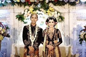 Trend tata rias ini sangat cepat mengalami perkembangan baik dalam hal hijab maupun busana pengantin. 6 Gaya Makeup Pernikahan Yang Banyak Diterapkan Di Indonesia Mulai Tradisional Sampai Modern Semua Ada