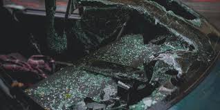 Egy autóbusz szabálytalanul kanyarodott ki egy útra, így összeütközö. Baleset Baleset Hatan Szolnoknal Villanyoszlopnak Rohant Egy Autos Budapesten Az Oldalara Borult Egy Auto Az M7 Esen Ket Karambol Is Volt Kekvillogo