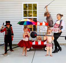 Family Halloween Costumes Circus Crew In Honor Of Design Halloween Kostume Familie Zirkus Kostum Kostume Selber Machen