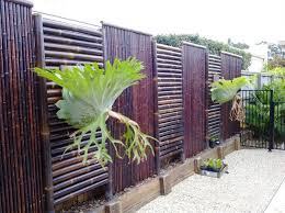 Pagar bambu dapat menjadi alternative untuk digunakan sebagai pembatas lahan. 15 Desain Pagar Bambu Unik Cantik Untuk Rumah Minimalis