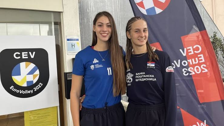 Najmlađe cimerke jedva čekaju debi: Nekada se nisu volele, sad su  nerazdvojne | Mozzart Sport